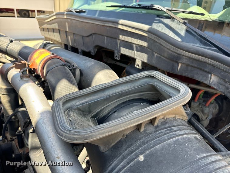 image for item OF9727 2013 International  WorkStar 7400 bucket truck