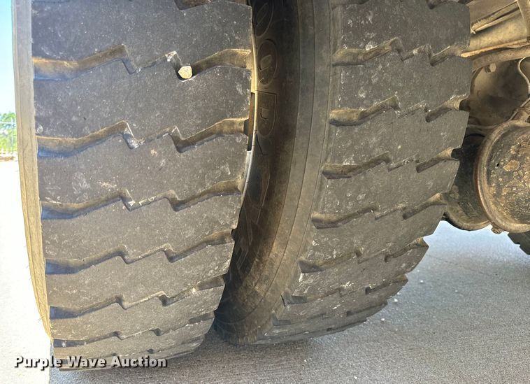 image for item OF9727 2013 International  WorkStar 7400 bucket truck