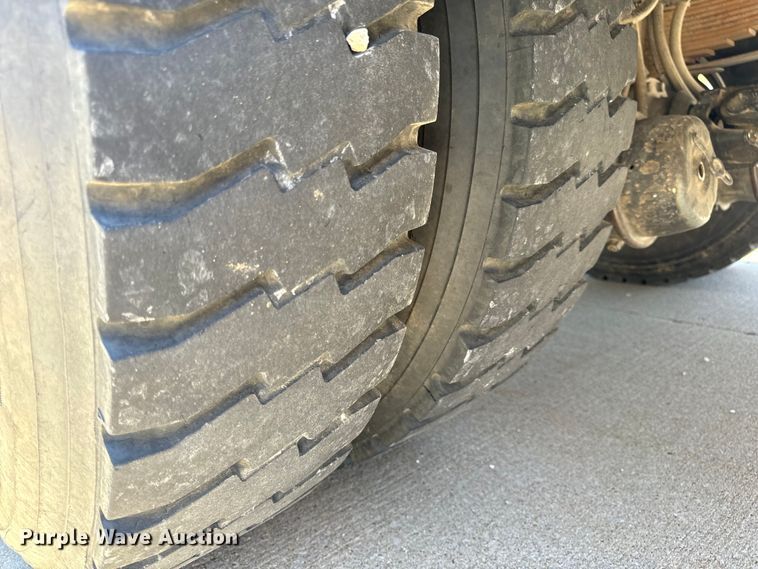 image for item OF9727 2013 International  WorkStar 7400 bucket truck