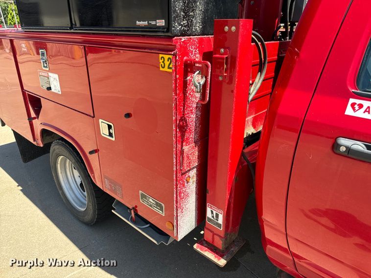 image for item OF9728 2015 Dodge Ram 5500HD bucket truck