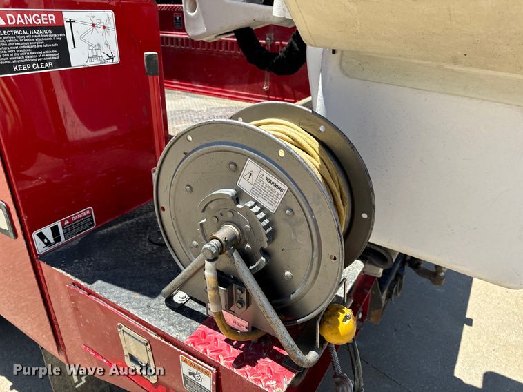 image for item OF9728 2015 Dodge Ram 5500HD bucket truck