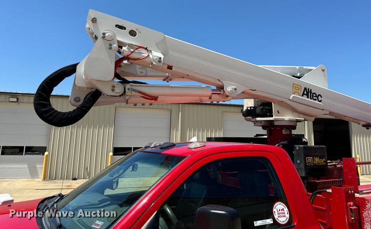 image for item OF9728 2015 Dodge Ram 5500HD bucket truck