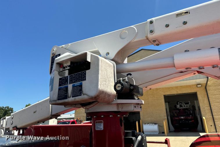 image for item OF9728 2015 Dodge Ram 5500HD bucket truck