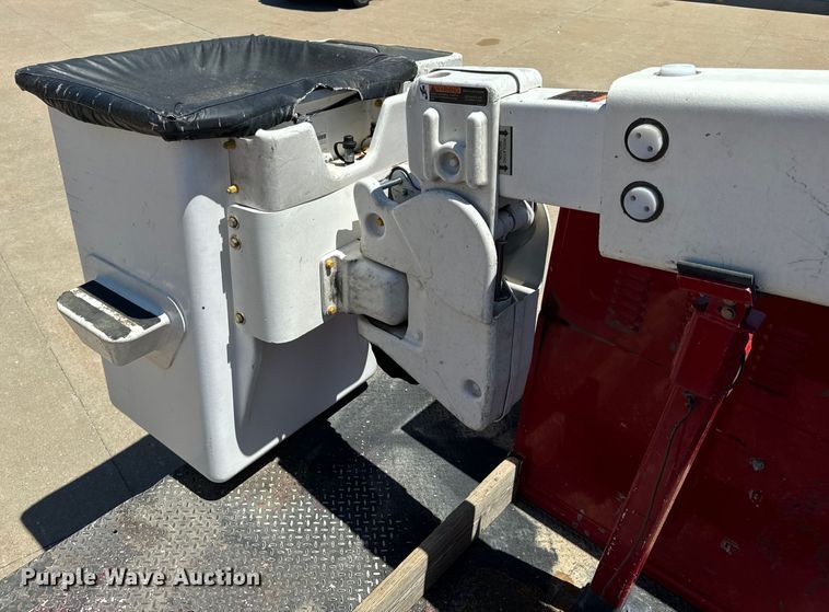 image for item OF9728 2015 Dodge Ram 5500HD bucket truck