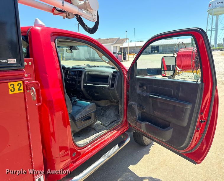 image for item OF9728 2015 Dodge Ram 5500HD bucket truck