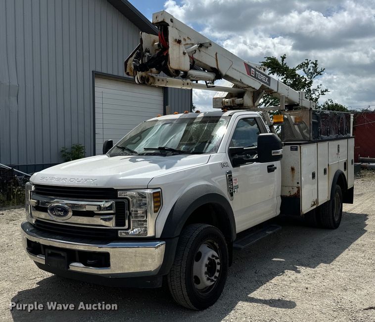 image for item OG9561 2019 Ford  F550 bucket truck