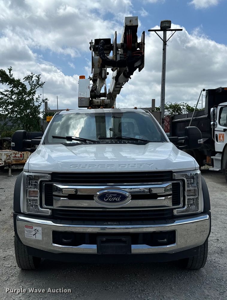 image for item OG9561 2019 Ford  F550 bucket truck
