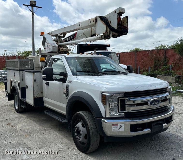 image for item OG9561 2019 Ford  F550 bucket truck