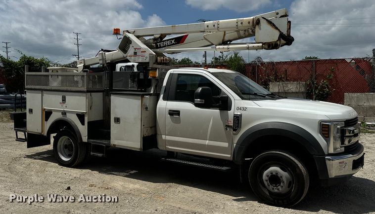 image for item OG9561 2019 Ford  F550 bucket truck
