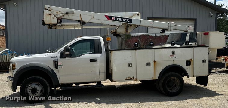image for item OG9561 2019 Ford  F550 bucket truck