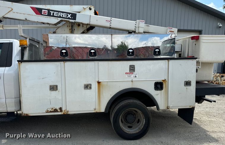 image for item OG9561 2019 Ford  F550 bucket truck