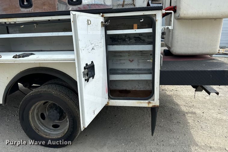 image for item OG9561 2019 Ford  F550 bucket truck