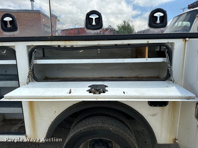 image for item OG9561 2019 Ford  F550 bucket truck