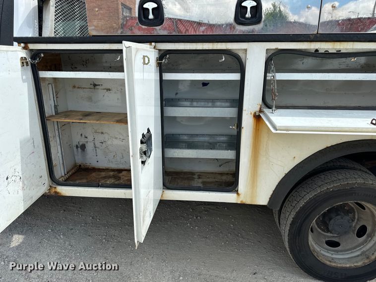 image for item OG9561 2019 Ford  F550 bucket truck