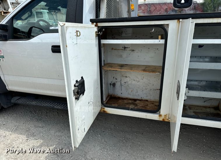 image for item OG9561 2019 Ford  F550 bucket truck