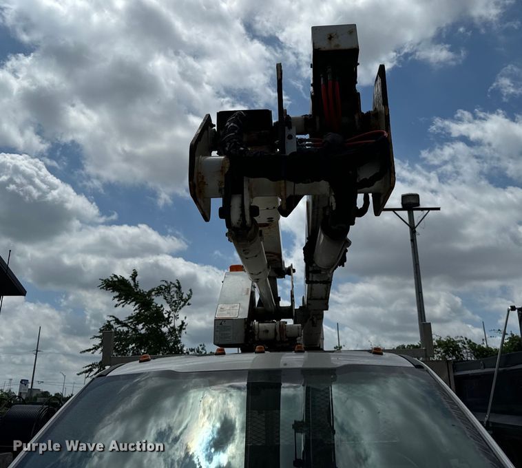 image for item OG9561 2019 Ford  F550 bucket truck