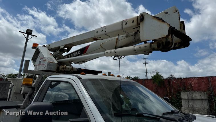 image for item OG9561 2019 Ford  F550 bucket truck