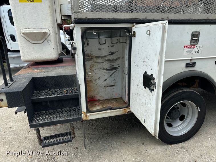 image for item OG9561 2019 Ford  F550 bucket truck