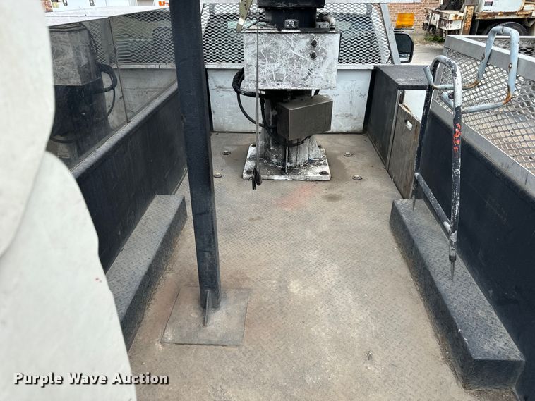 image for item OG9561 2019 Ford  F550 bucket truck