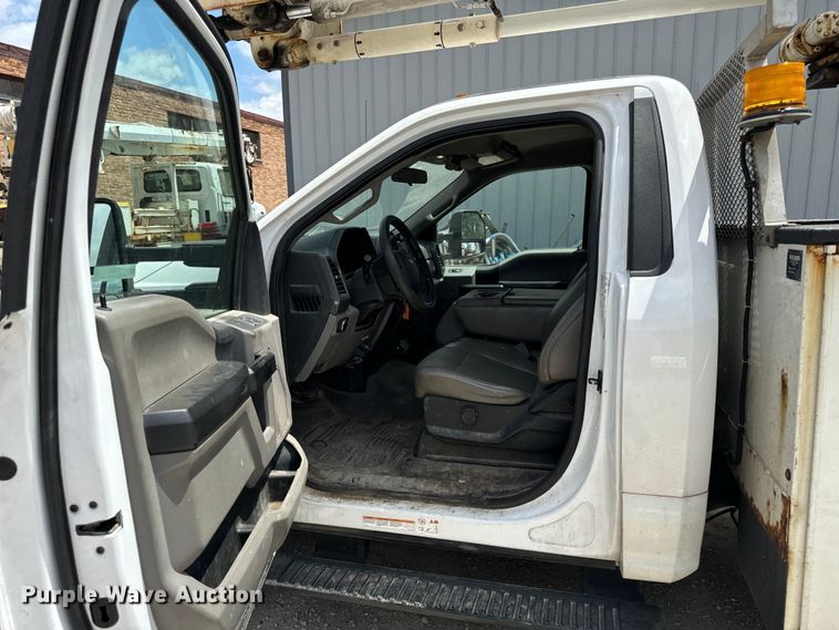 image for item OG9561 2019 Ford  F550 bucket truck