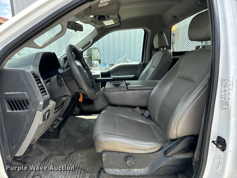 image for item OG9561 2019 Ford  F550 bucket truck