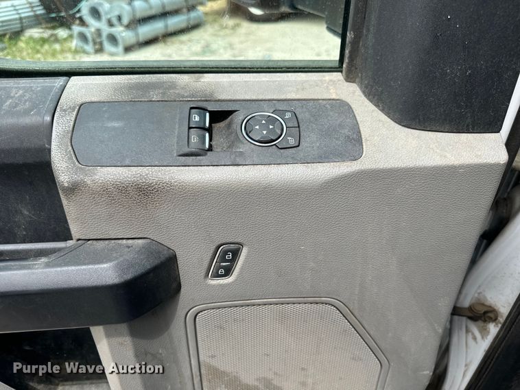 image for item OG9561 2019 Ford  F550 bucket truck