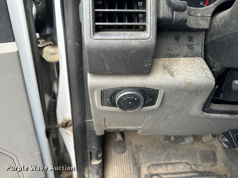 image for item OG9561 2019 Ford  F550 bucket truck