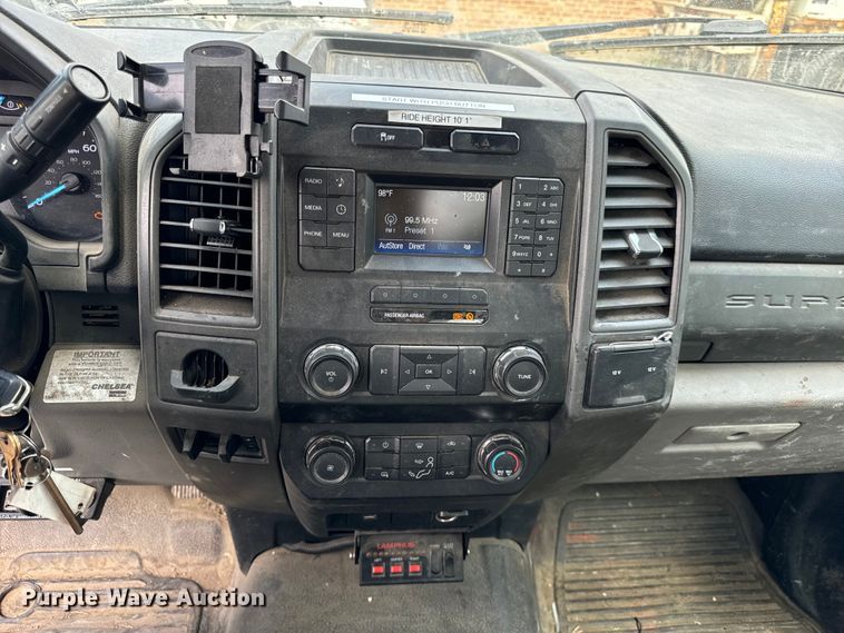 image for item OG9561 2019 Ford  F550 bucket truck