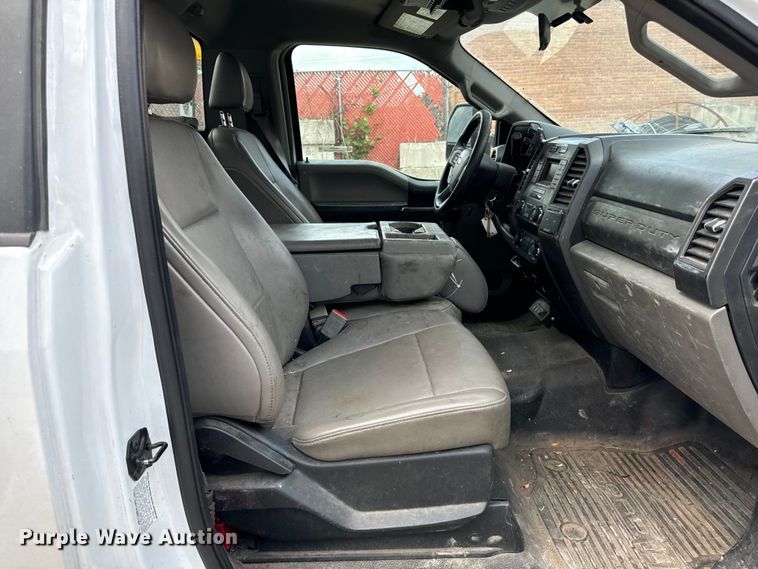 image for item OG9561 2019 Ford  F550 bucket truck