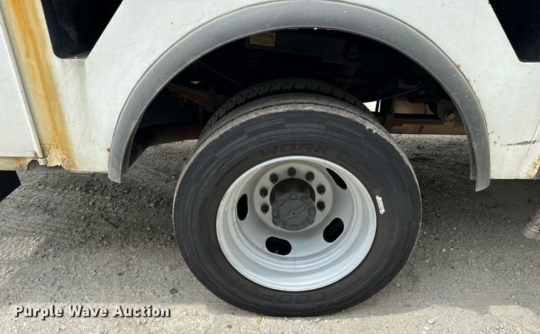 image for item OG9561 2019 Ford  F550 bucket truck
