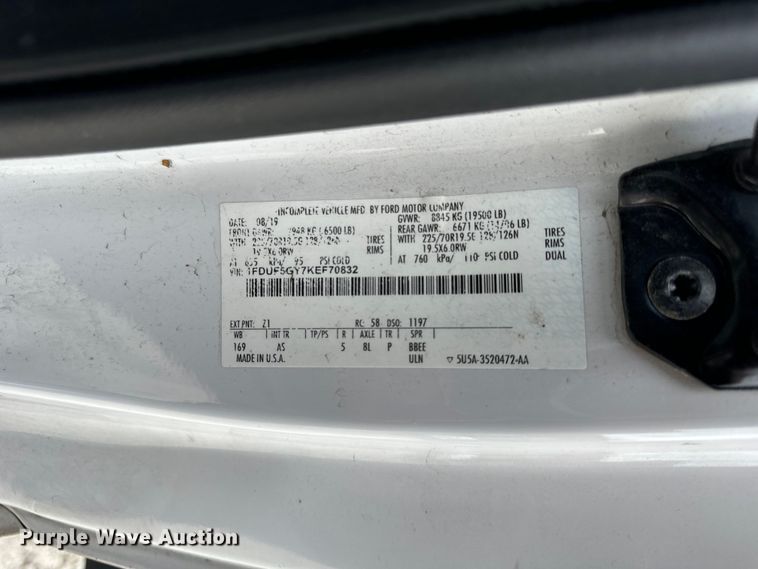 image for item OG9561 2019 Ford  F550 bucket truck