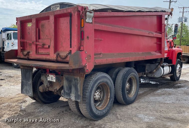 image for item OG9948 1994 Ford  L8000 dump truck