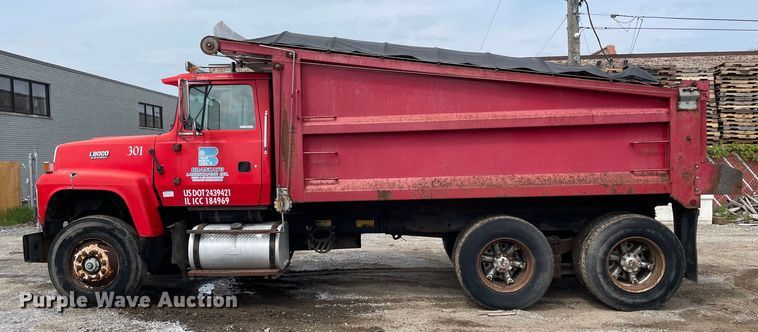 image for item OG9948 1994 Ford  L8000 dump truck