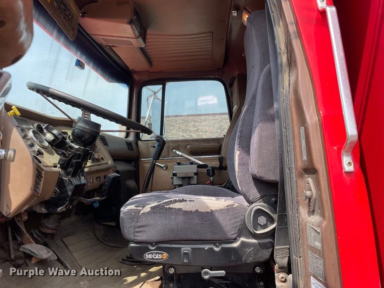 image for item OG9948 1994 Ford  L8000 dump truck