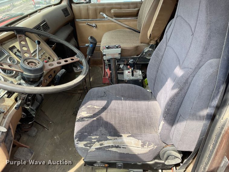 image for item OG9948 1994 Ford  L8000 dump truck