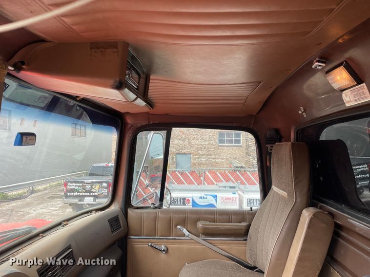 image for item OG9948 1994 Ford  L8000 dump truck