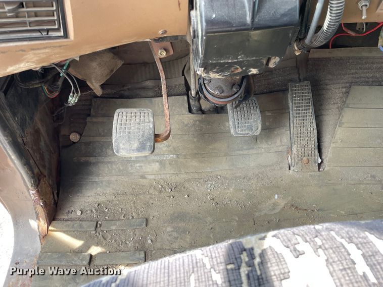 image for item OG9948 1994 Ford  L8000 dump truck