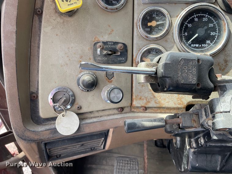 image for item OG9948 1994 Ford  L8000 dump truck