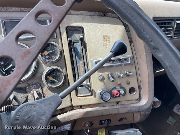 image for item OG9948 1994 Ford  L8000 dump truck