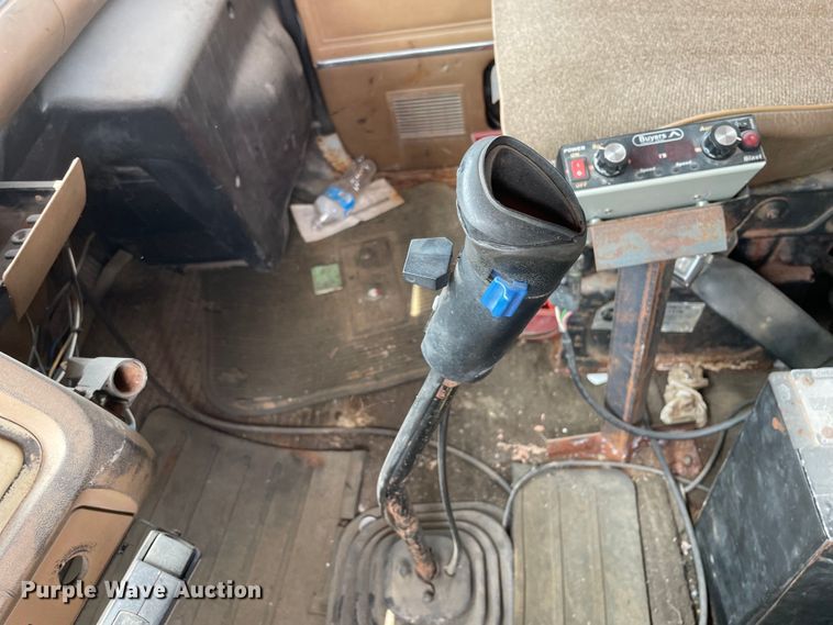 image for item OG9948 1994 Ford  L8000 dump truck