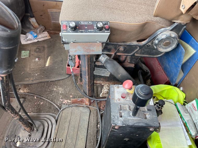 image for item OG9948 1994 Ford  L8000 dump truck