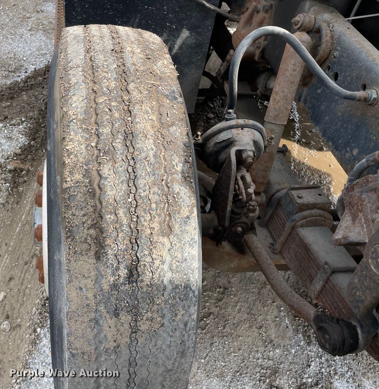 image for item OG9948 1994 Ford  L8000 dump truck