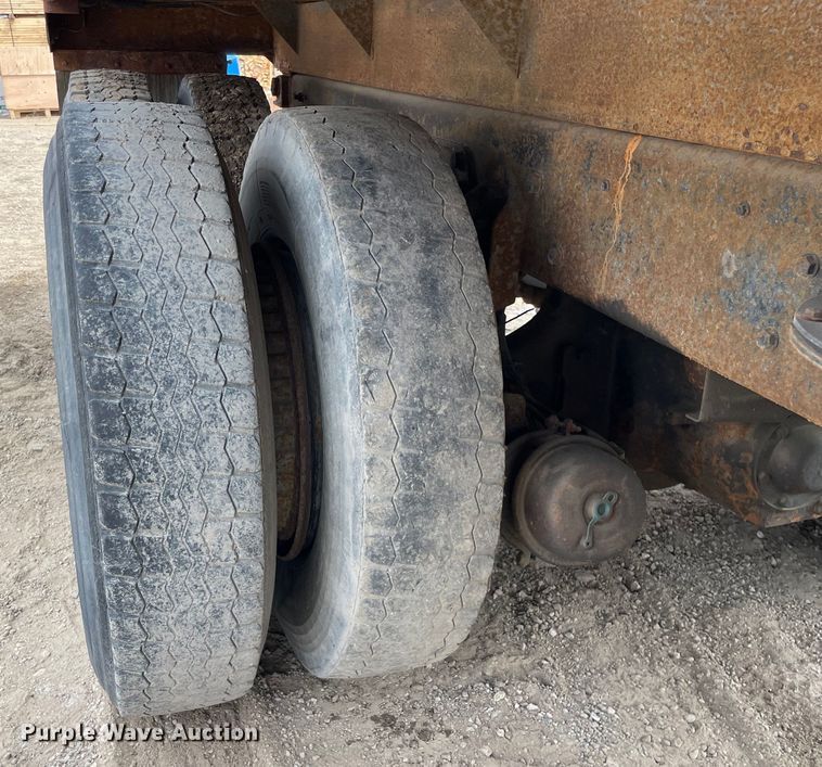 image for item OG9948 1994 Ford  L8000 dump truck