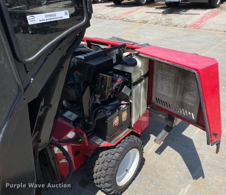 image for item OH9022 Ventrac  3400Y municipal tractor