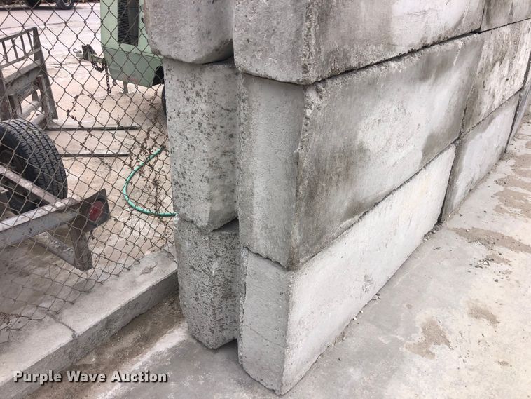 image for item ZA0428 (16) concrete edge bunker blocks 