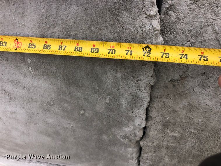 image for item ZA0433 (16) concrete edge bunker blocks 