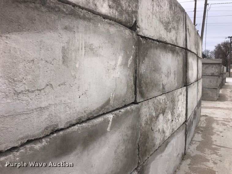 image for item ZA0459 (16) concrete edge bunker blocks 