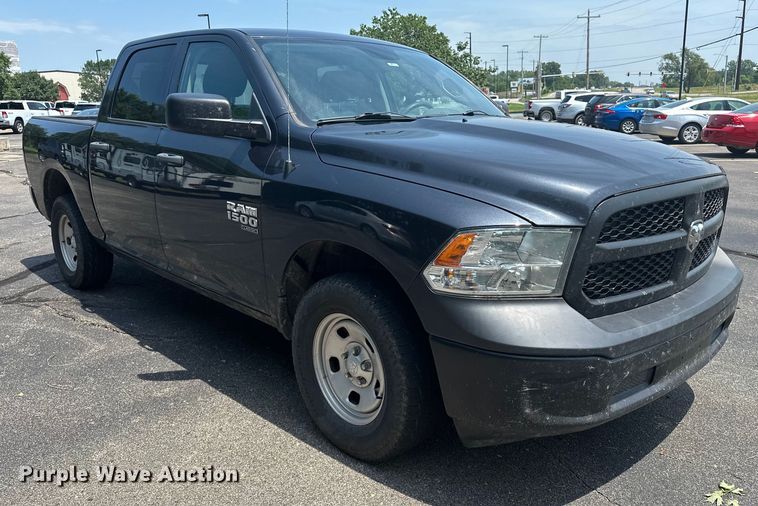 image for item DJ6242 2019 Dodge Ram 1500 Classic Crew Cab pickup truck