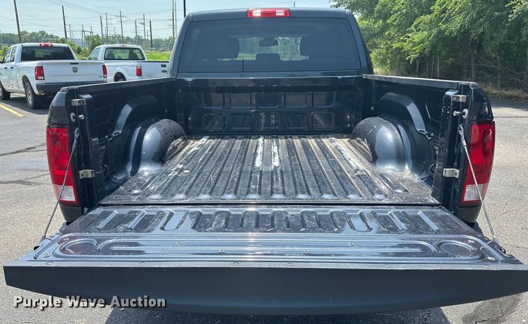 image for item DJ6242 2019 Dodge Ram 1500 Classic Crew Cab pickup truck