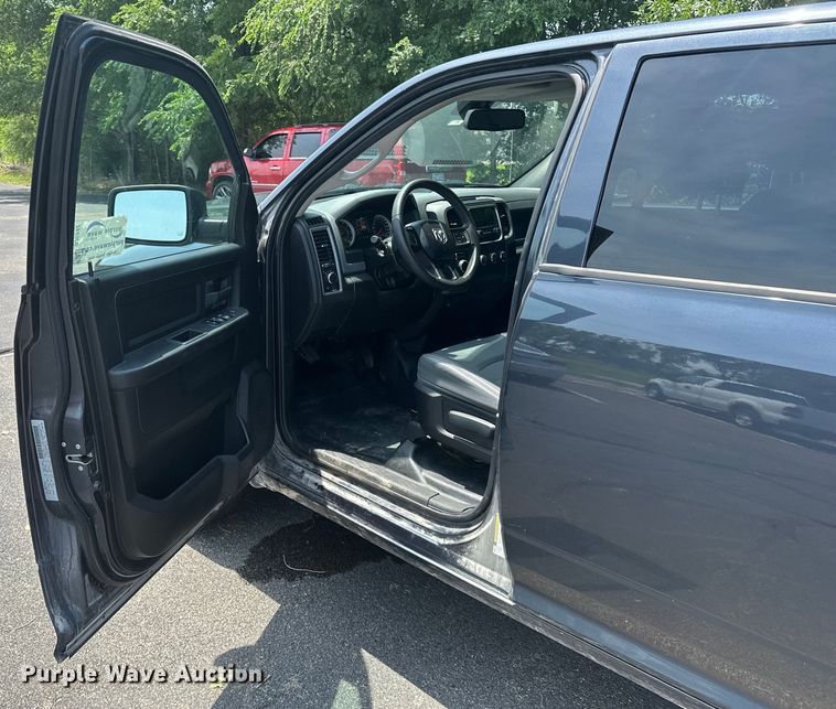 image for item DJ6242 2019 Dodge Ram 1500 Classic Crew Cab pickup truck